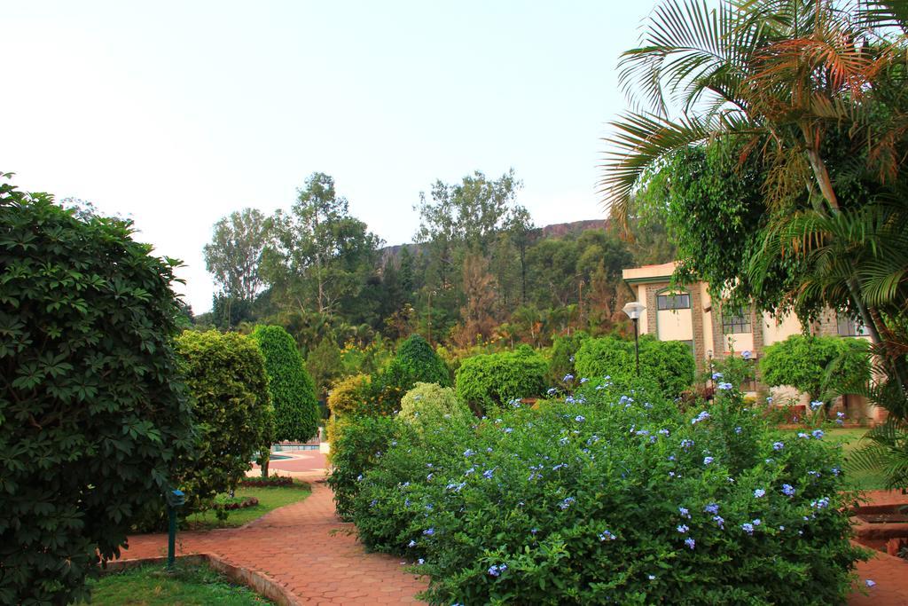 Aveda Blue Country Resort Panchgani Exterior foto