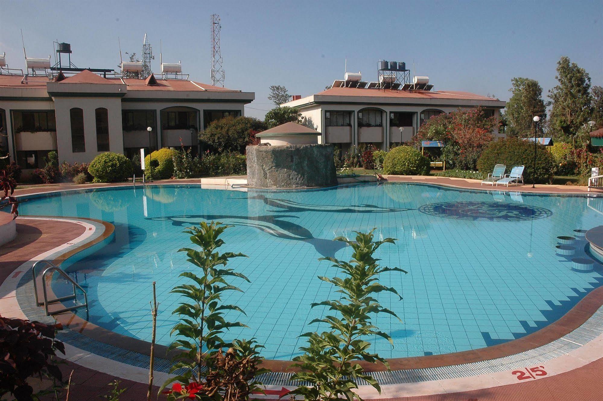 Aveda Blue Country Resort Panchgani Exterior foto
