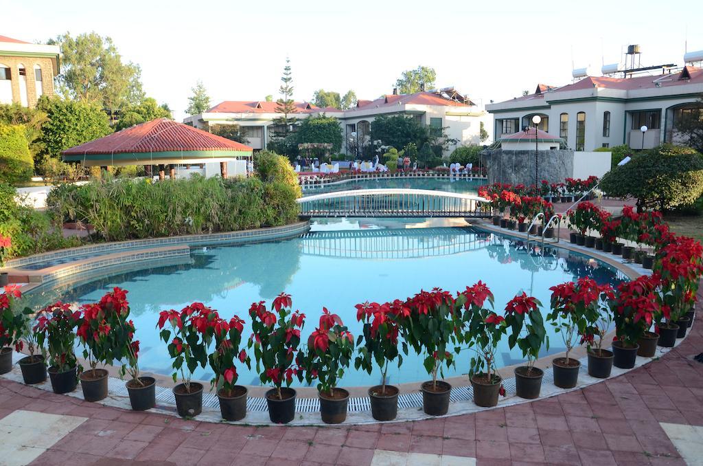 Aveda Blue Country Resort Panchgani Exterior foto